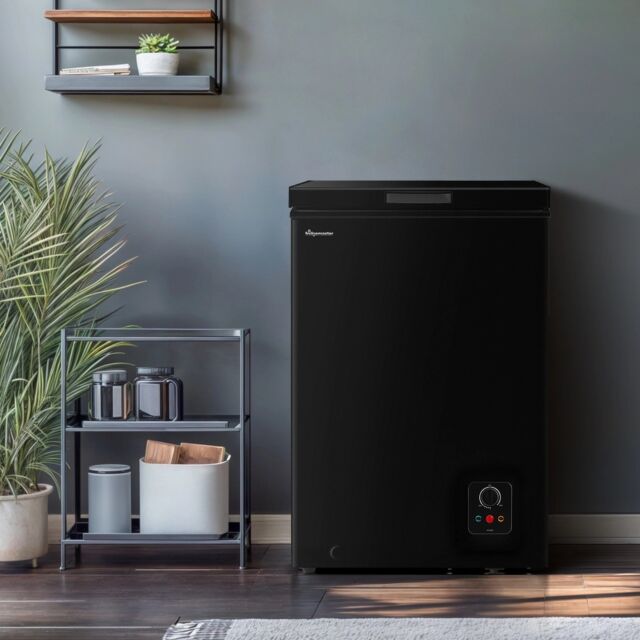 Fridgemaster MCF96EB Black 95L Chest Freezer