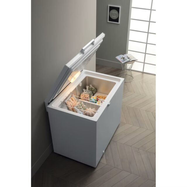 Hotpoint CS2A300HFA1 White 312L Chest Freezer 118Cm Wide