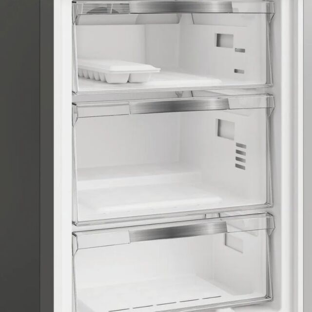 Hotpoint 186cm High 60/40 Frost Free Fridge Freezer