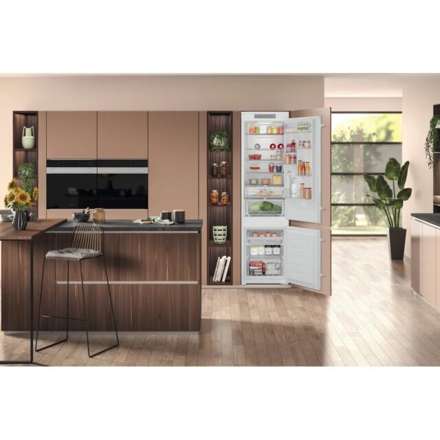 Hotpoint HTC20T322UK No Frost 54Cm Wide Built In Fridge Freezer With 70/30 Split
