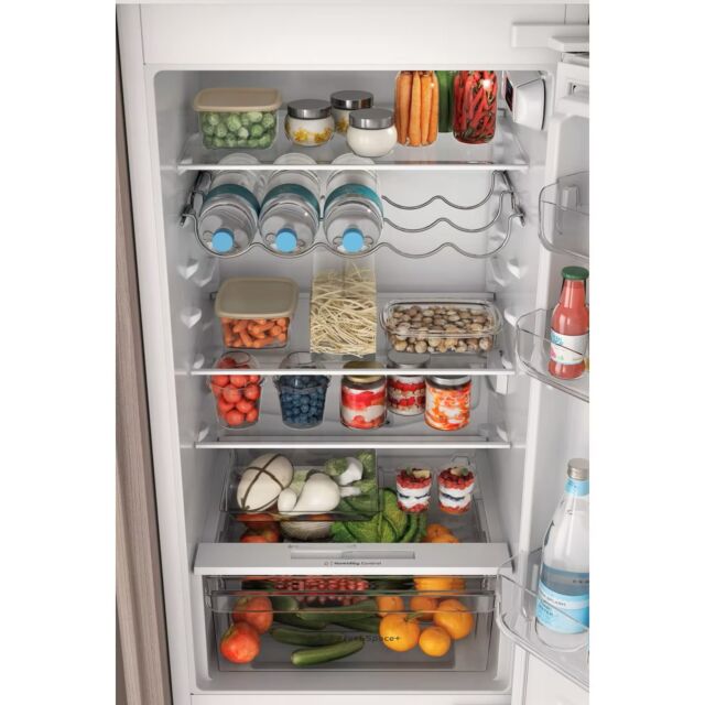 Indesit INC18D011B1 Integrated Low Frost Fridge Freezer With 70/30 Split