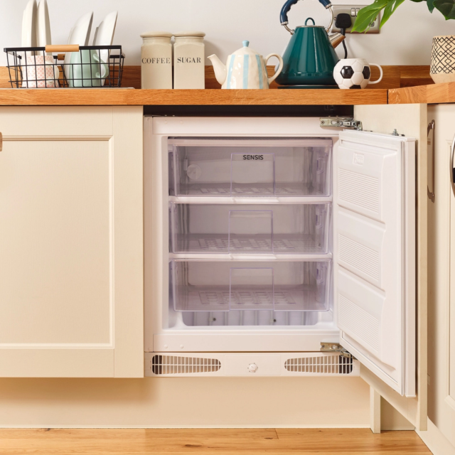 Sensis RFUCBI01Z54EW 59.5Cm Integrated Static Undercounter Freezer